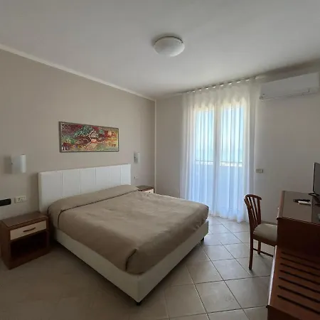 Bikini Hotel 3*