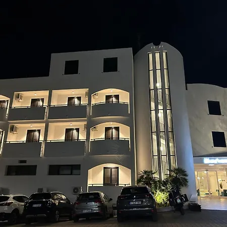 Bikini Hotel 3*